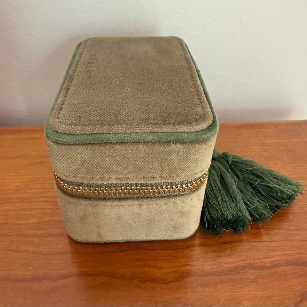 Sezane Green Cotton Velvet Jewelry Case - Picture 5 of 9